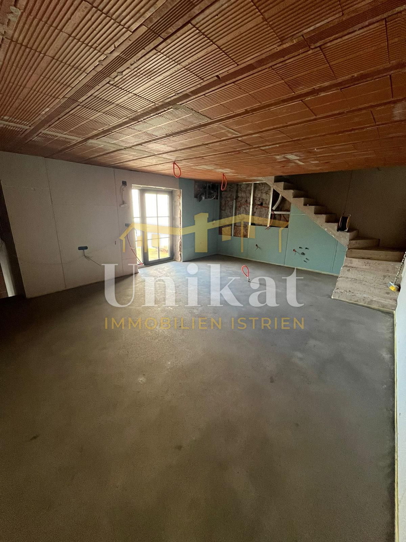 Casa in pietra vicino a Višnjan da completare